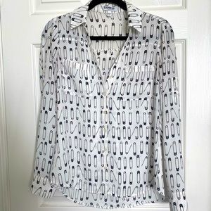 Express safety pin portfolio button up